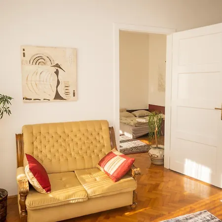 Apartment Spacious Parkfront Sarajevo